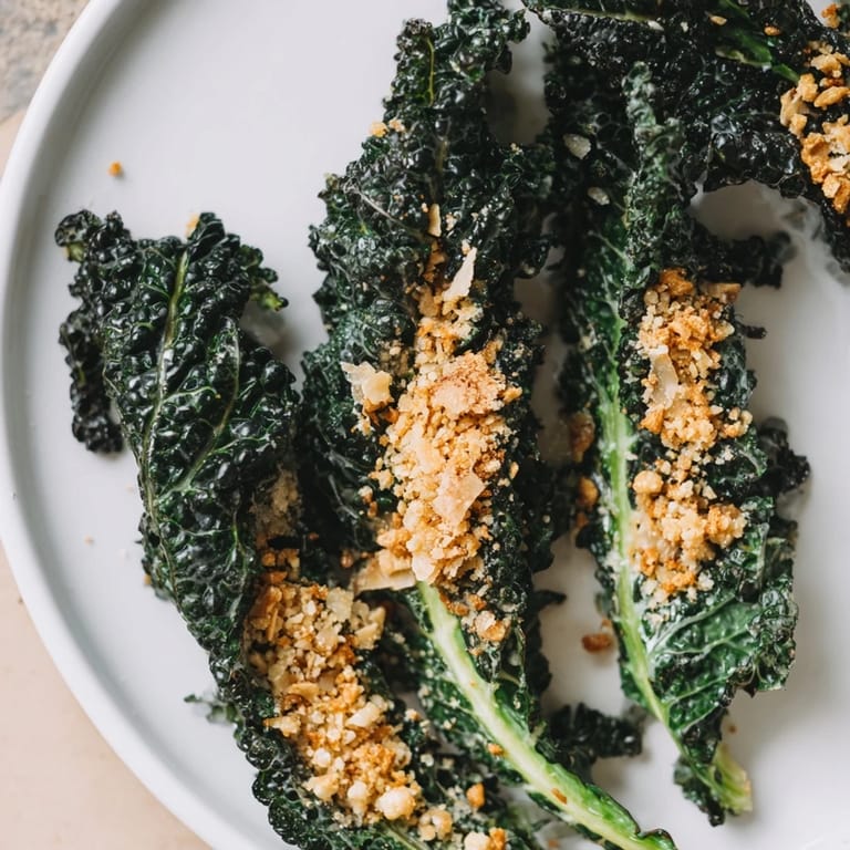 Freshly cracked pepper garnishes the Garlic Parmesan Kale Salad, served in a rustic bowl ideal for U.S. food blog readers.